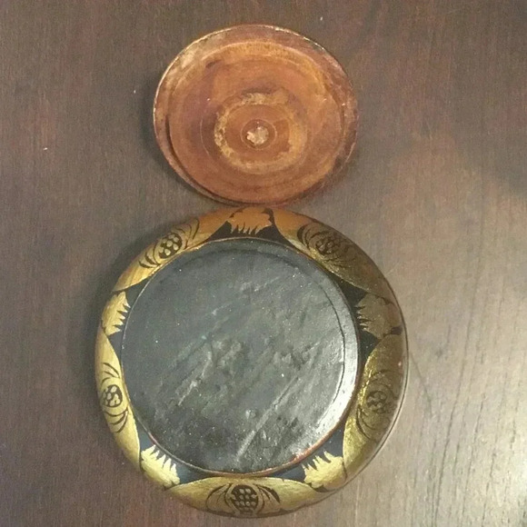 Hand-Painted Wooden Decorative Box with  Gold and Black Design Vintage - Picture 6 of 6